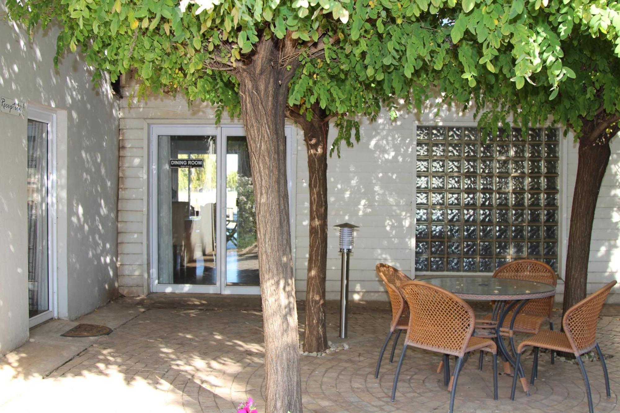 Indigo Moon Guesthouse Лихтенбург Экстерьер фото